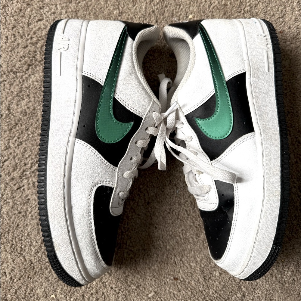 Nike Air Force One Dunk Low Size 7 GS - White with Black and Green- lightly worn